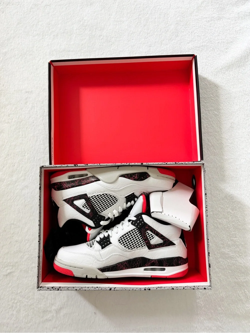 Jordan 4 Retro Pale Citron Bright Crimson White Black 2019 release size 8.5